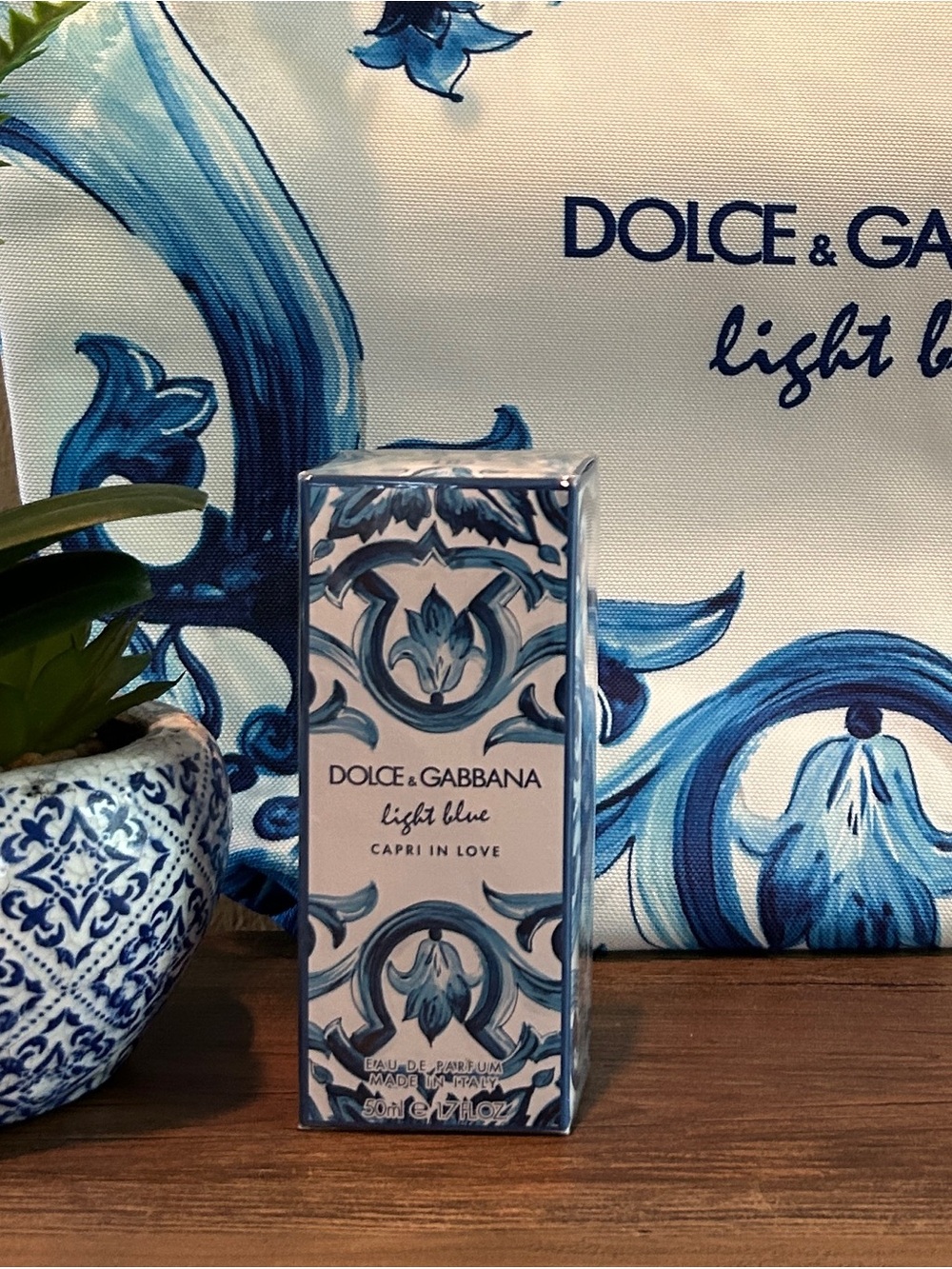 Dolce & Gabbana Light Blue Capri In Love Eau De Parfum 1.7oz & Matching Cooler💙🤍